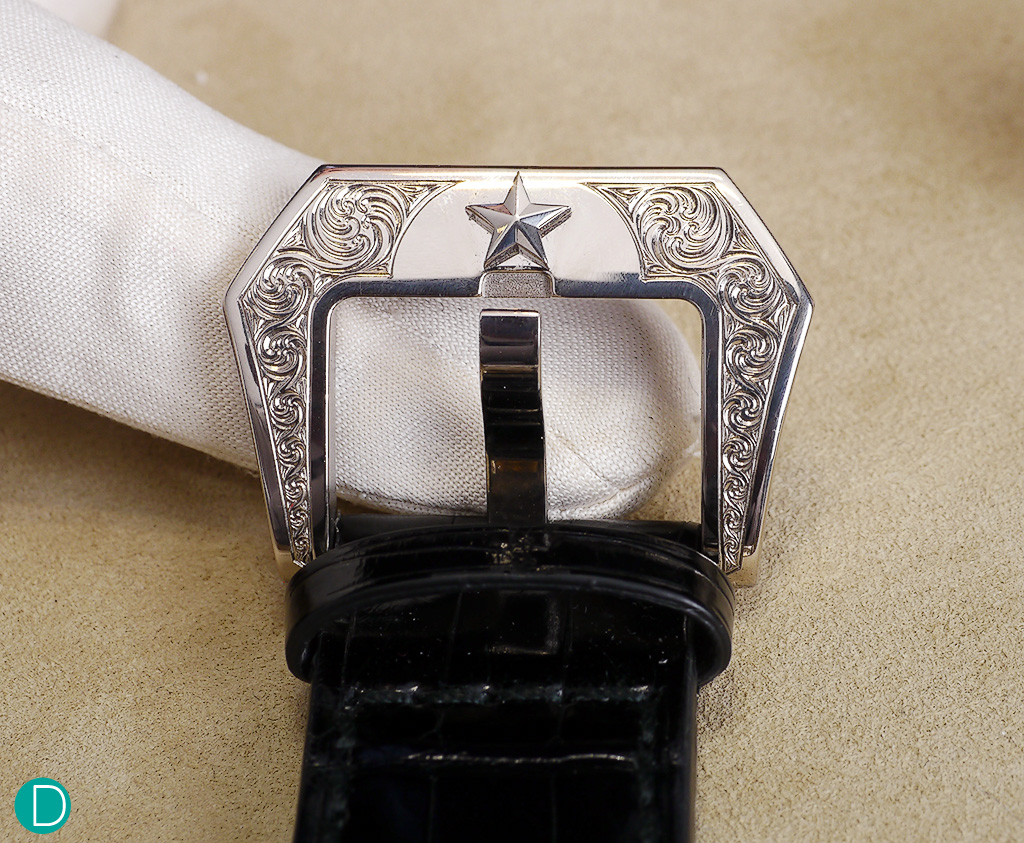 Even the buckle, in white gold, is hand engraved.