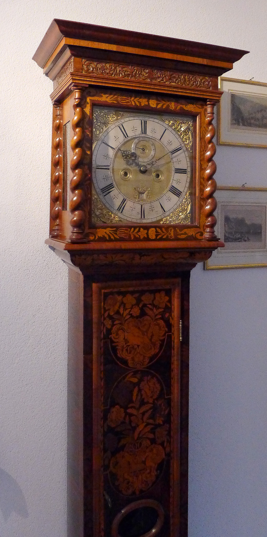 An English grandfather clock, made in the 19th century.