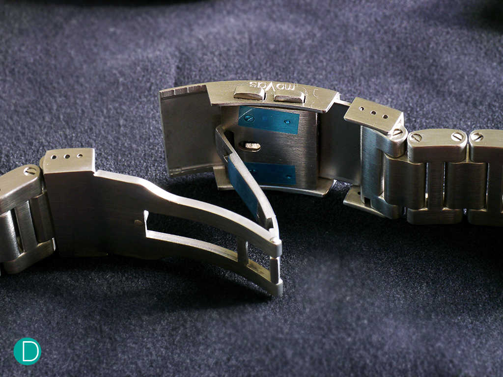 The bracelet on the Oceaner 1, which features the divers' extension function.