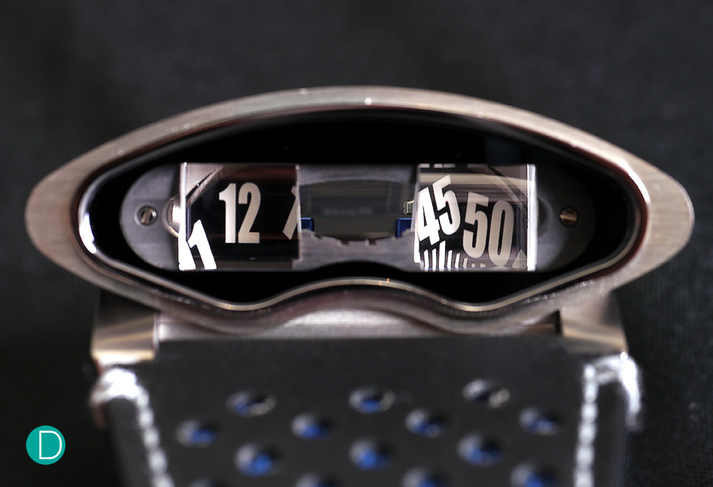 The MB&F HMX time display. One the left, a jumping hour indicator. And on the left a trailing minute indicator. This view is a projected view through the built in prism.