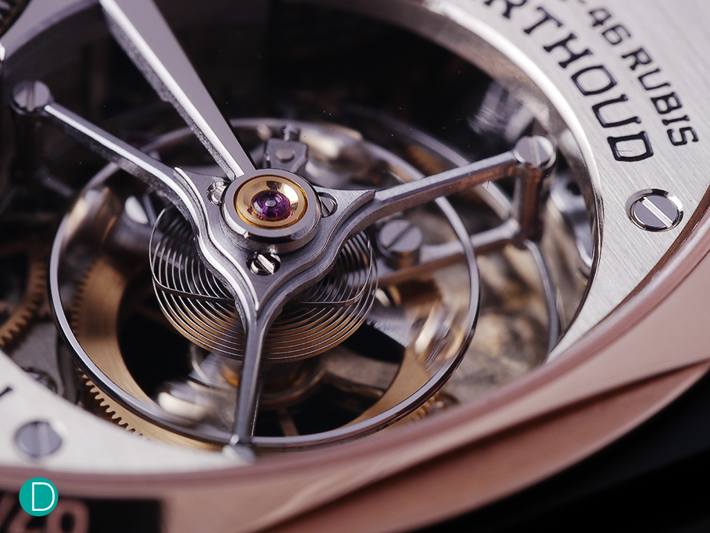 Detail on the tourbillon. Note the sharp points on the decorative stylized triangle on top of the three arms of the tourbillon cage. These points are executed par excellence. And the polishing very well done. 