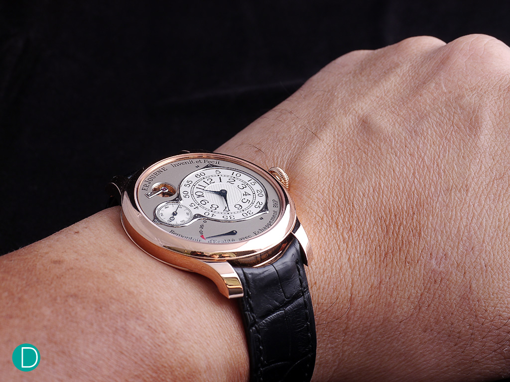 On the wrist, the watch exudes class, and discreteness. It feels solid, and with a nice heft. 