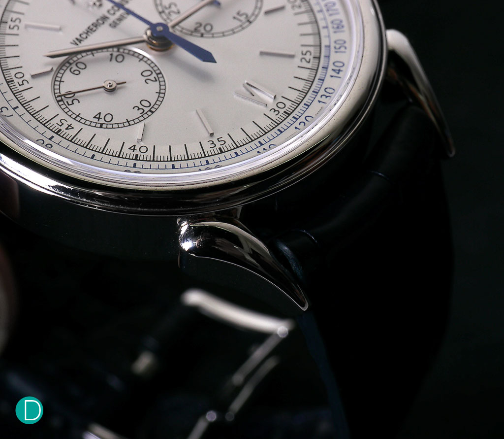 The lugs, long, shaped like a cow's horn, giving the watch its name is elegant and quite beautiful. 