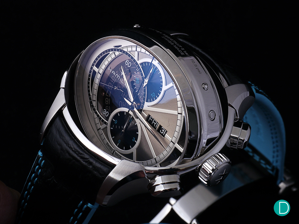 The Hamilton Jazzmaster Face-to-Face II, with a spectacular flipping case. 