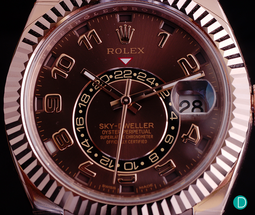 The chocolate dial is quite beautiful, but on the photograph, as it reflects light from different angles, it takes on a different colour. 