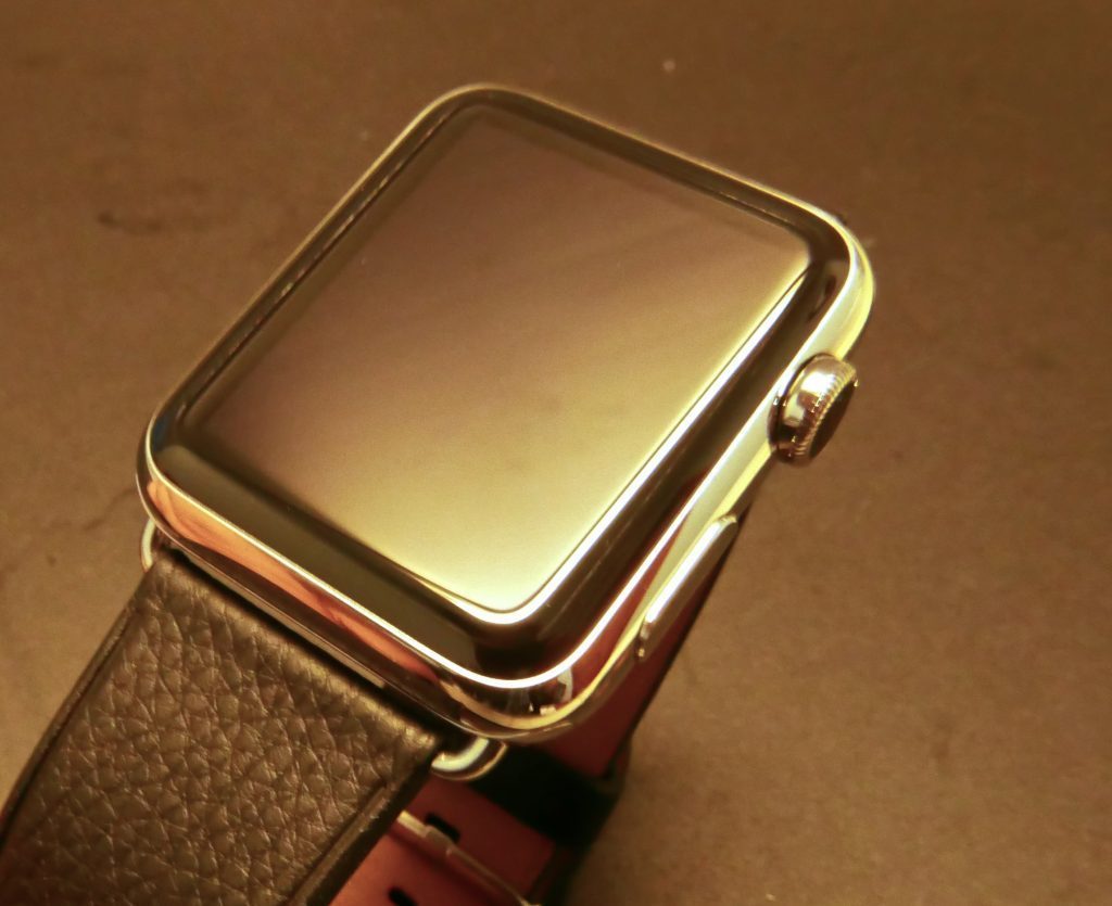 The Apple Watch sporting the same rectangular profile as the Swiss Alp Watch S.