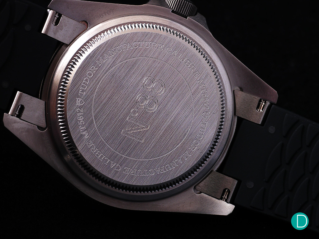 The caseback is in stainless steel and engraved with a serialised number.