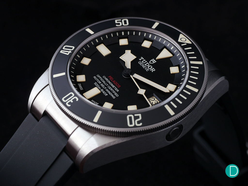 The Tudor Pelagos LHD is equipped with an automatic helium escape valve on its side. For the LHD version, this is placed on the right side of the case. 