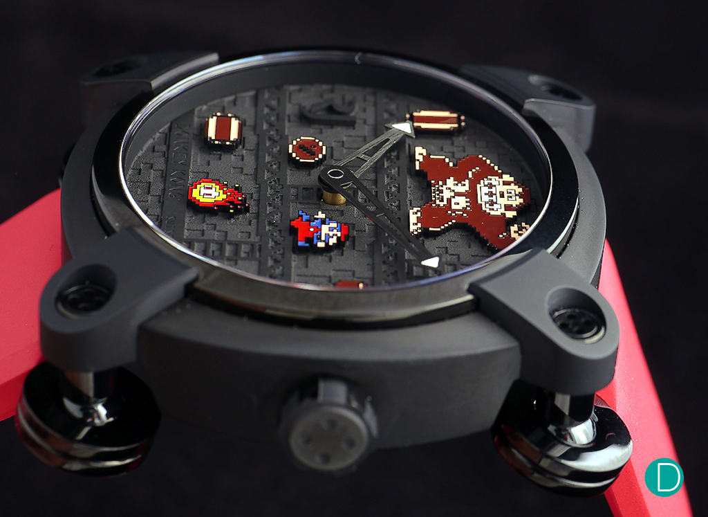 The pixelated effect on the dial was achieved by relying on many different techniques and finishes to attain an overall deep 3D effect.