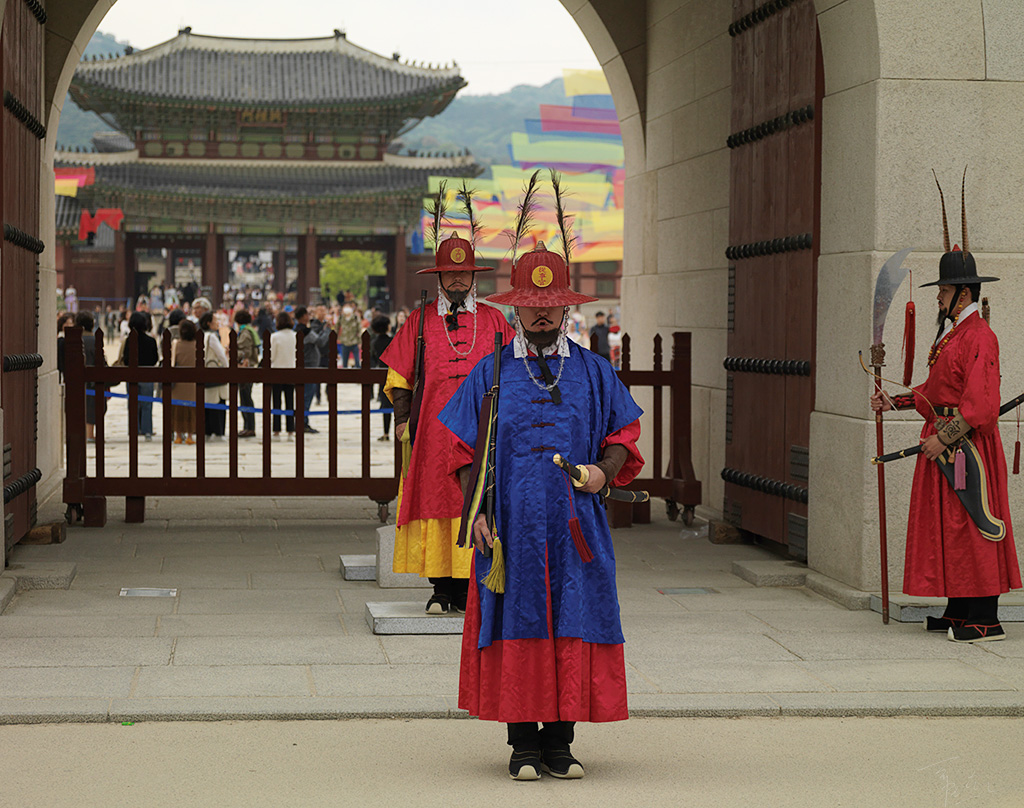 Spot the watch: Streets of Seoul -